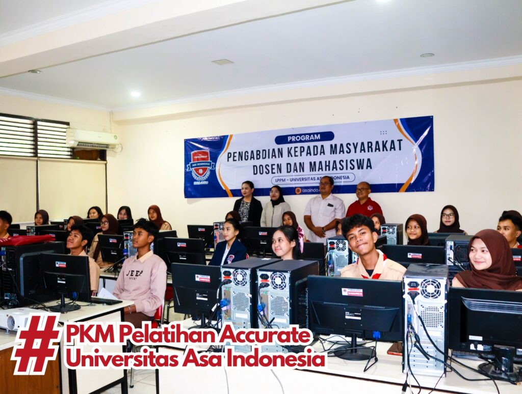 Peserta pelatihan Accurate Universitas Asa Indonesia sedang mempraktikkan penggunaan software akuntansi