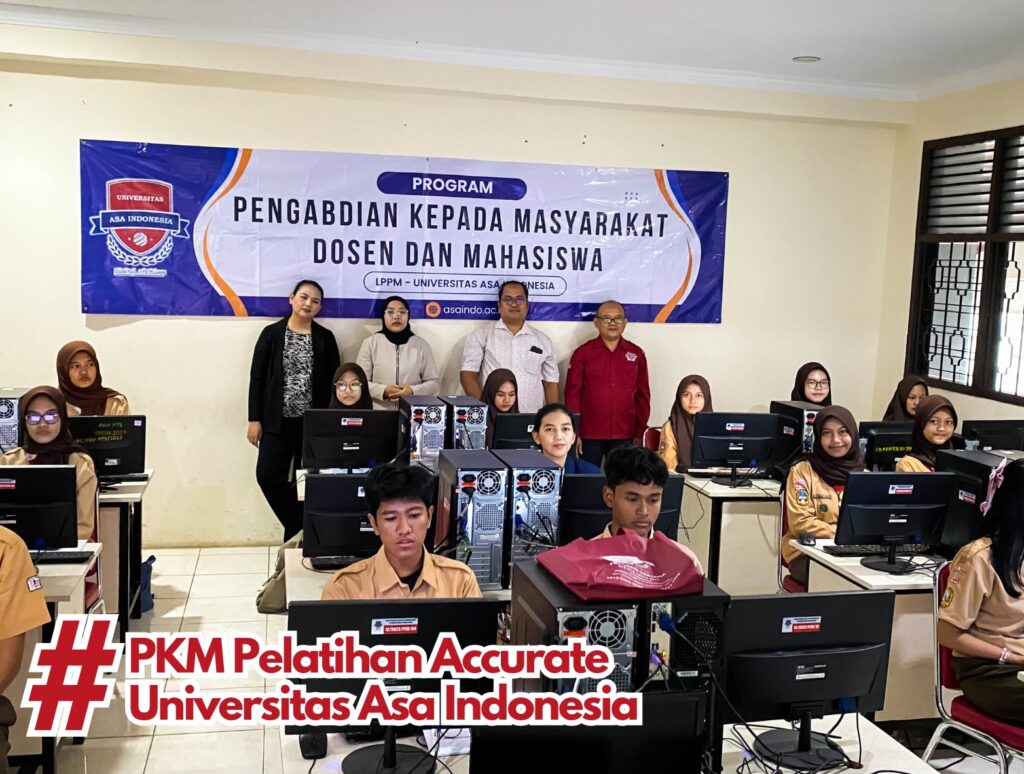 Peserta pelatihan Accurate Universitas Asa Indonesia sedang mempraktikkan penggunaan software akuntansi