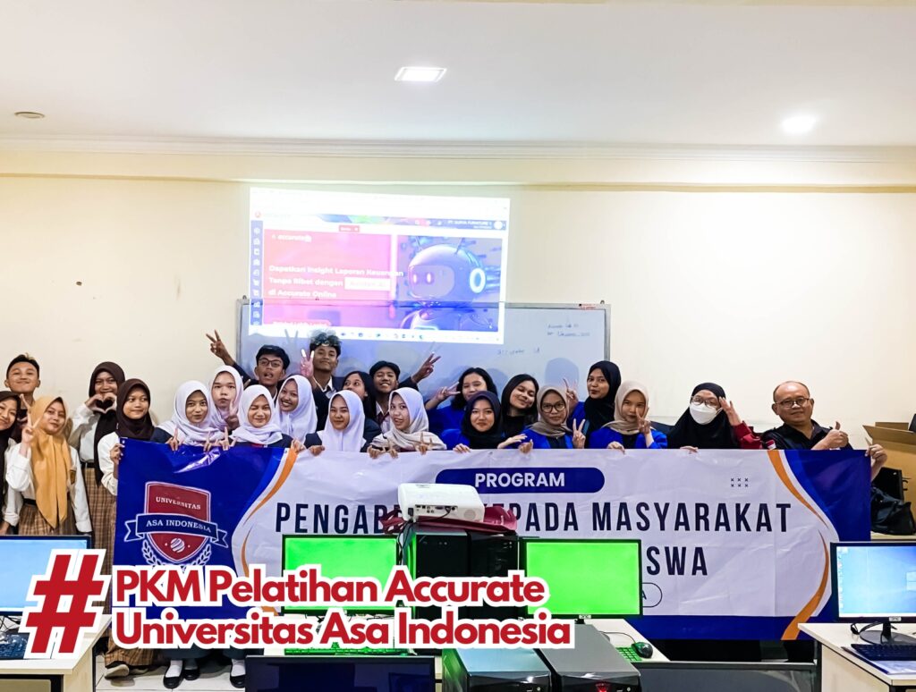 Peserta pelatihan Accurate Universitas Asa Indonesia sedang mempraktikkan penggunaan software akuntansi