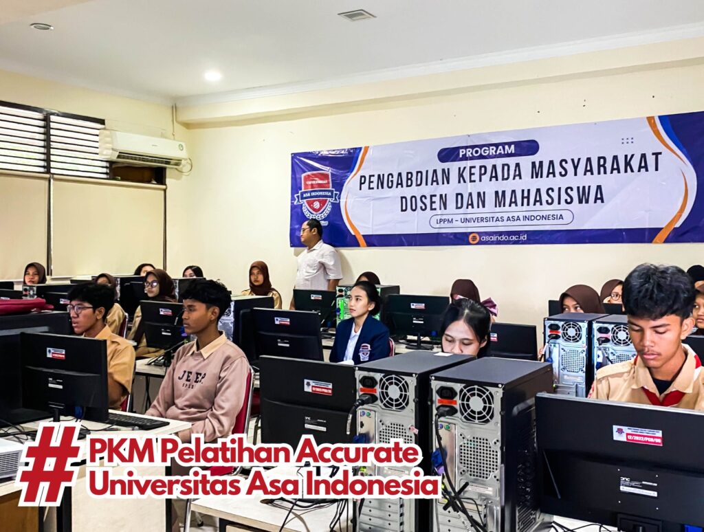 Peserta pelatihan Accurate Universitas Asa Indonesia sedang mempraktikkan penggunaan software akuntansi